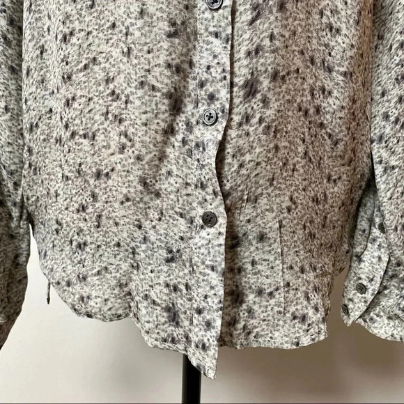 Elizabeth and James Silk Blouse Abstract Print Button Front Long Sleeve Medium - Picture 4 of 16